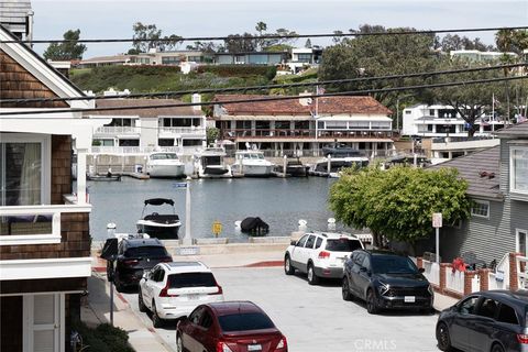 Photo of 327 Onyx Ave, Newport Beach, CA 92662 (MLS # NP26074825)