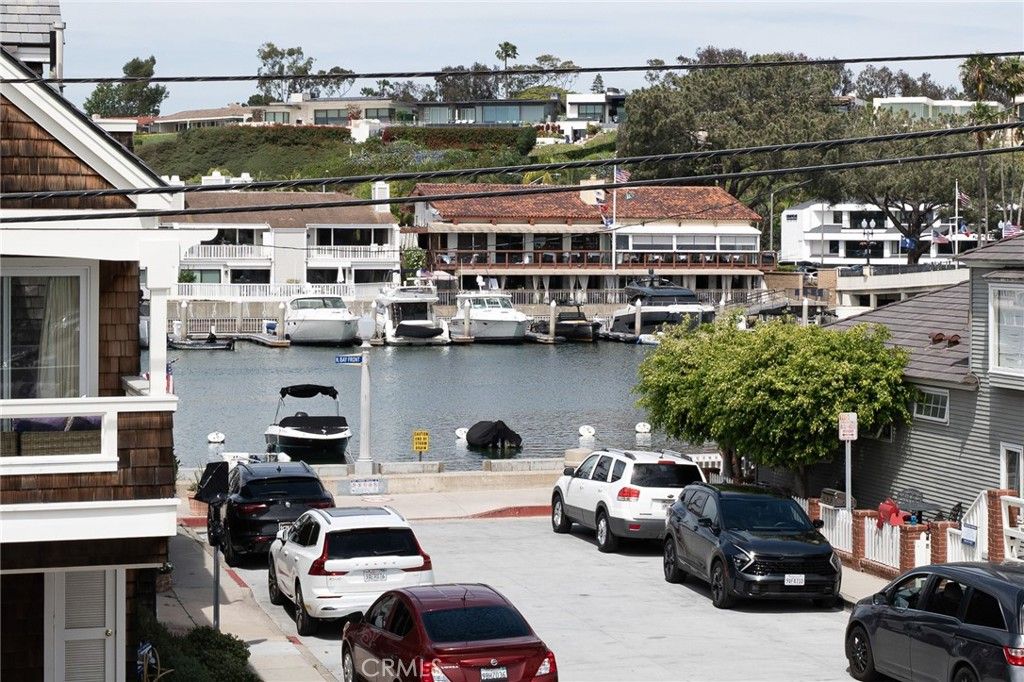 Photo of 327 Onyx Ave, Newport Beach, CA 92662 (MLS # NP26074825)