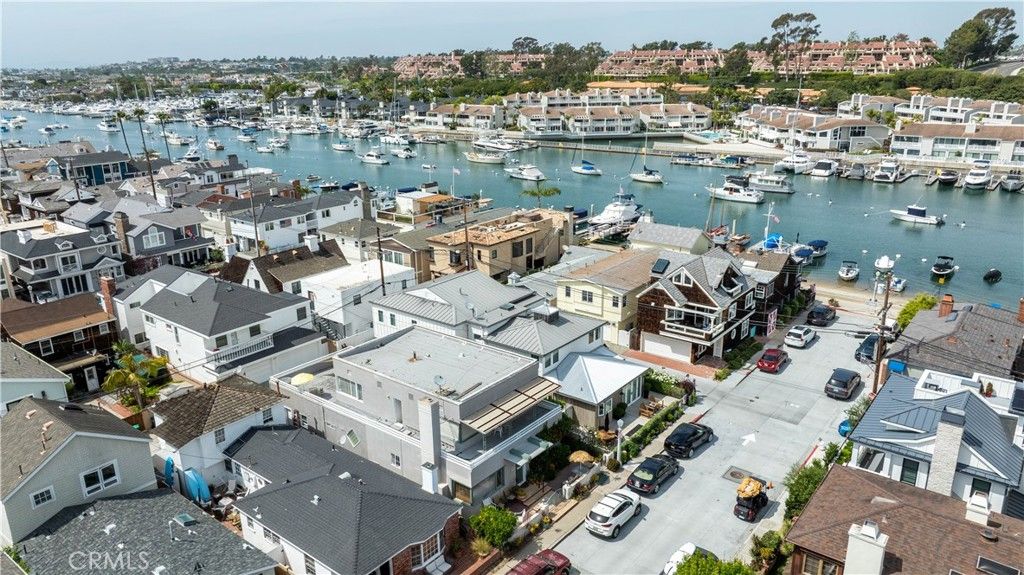 Photo of 327 Onyx Ave, Newport Beach, CA 92662 (MLS # NP26074825)