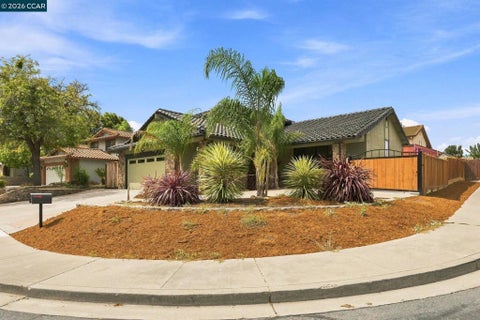 Photo of 1900 Yellowstone Ct Ct, Antioch, CA 94509 (MLS # 41147107)