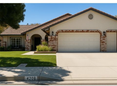 Photo of 4208 Grandview Dr, Palmdale, CA 93551 (MLS # SR26001309)