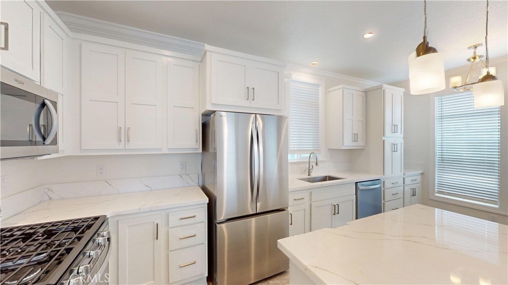 903 W 17TH Street 24