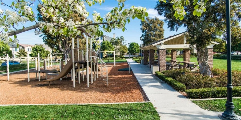 1407 Williamsburg St Street, Tustin CA 92782 - Photo 32