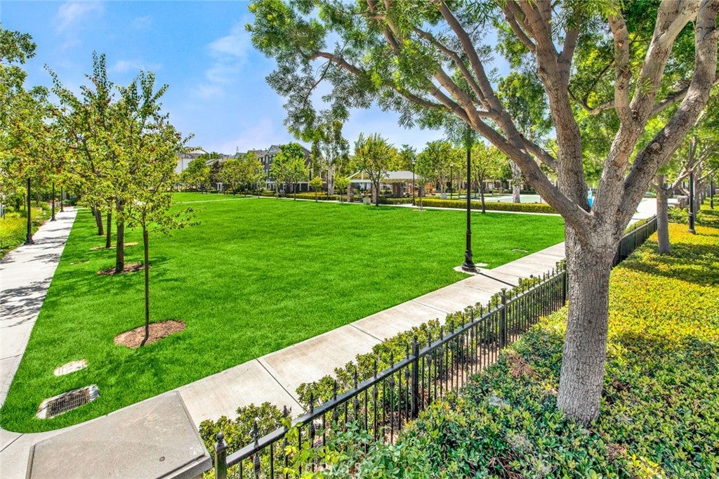 1407 Williamsburg St Street, Tustin CA 92782 - Photo 28