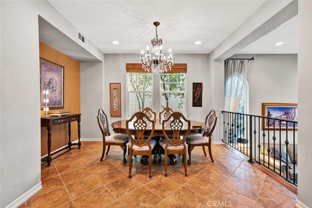 1407 Williamsburg St Street