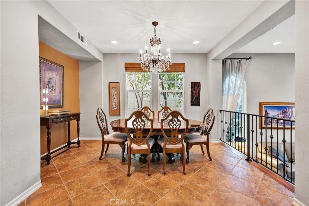 1407 Williamsburg St Street