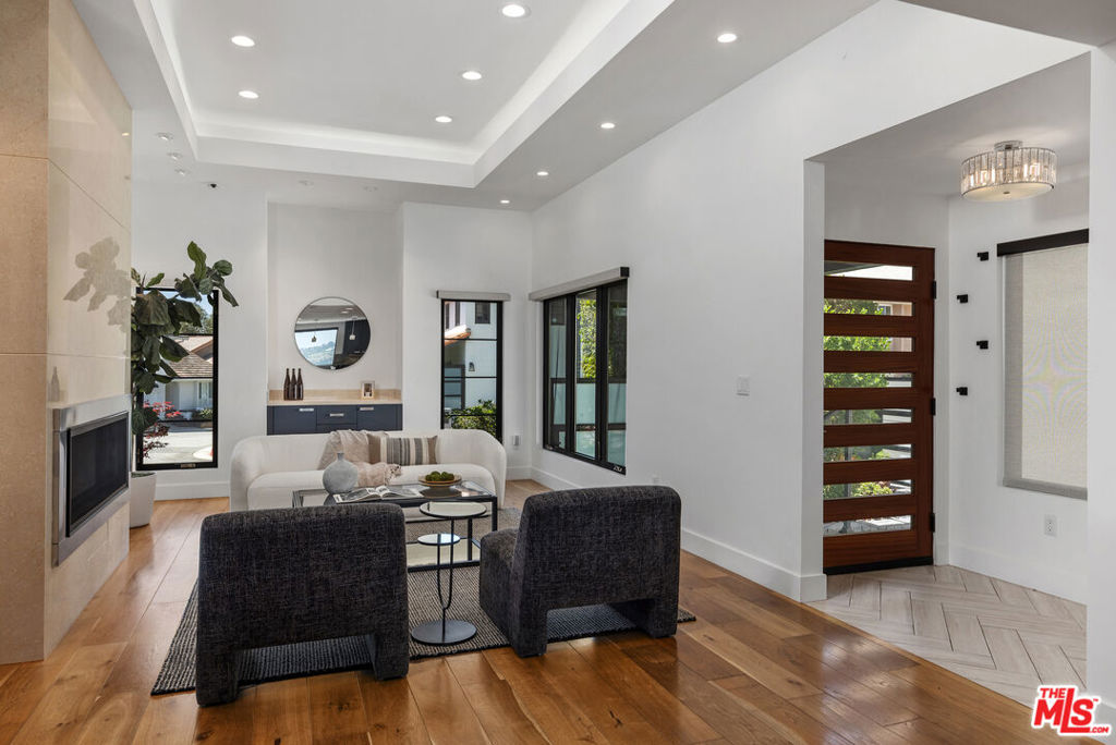 2728 Angelo Drive