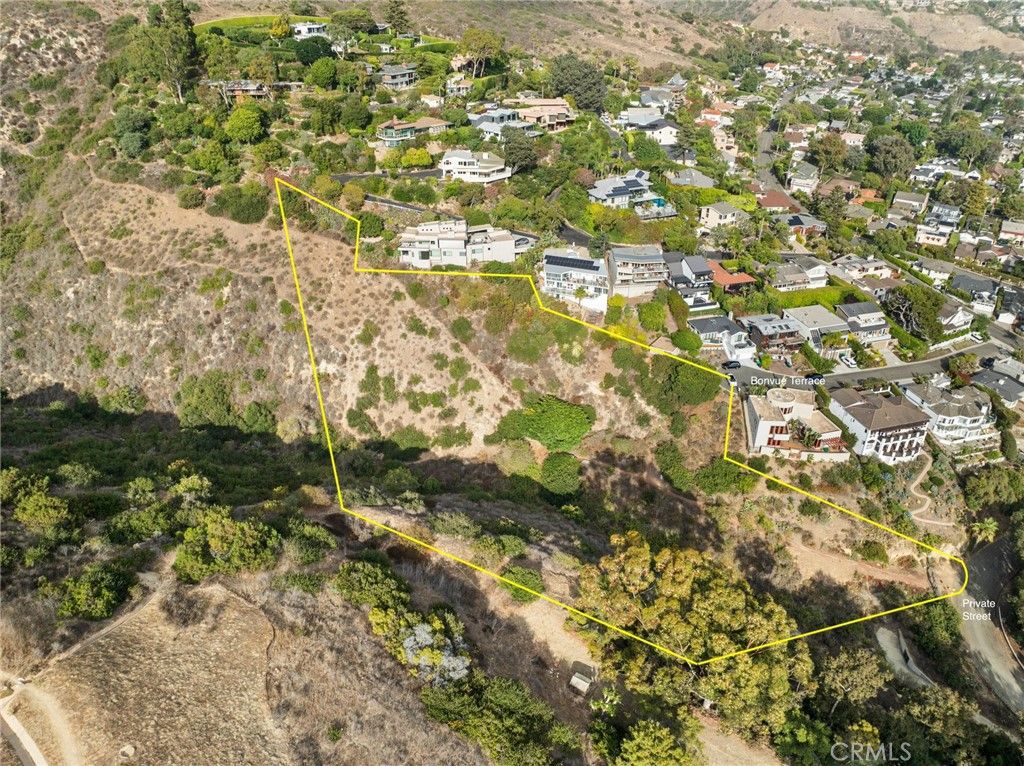 Photo of 455 Bonvue Terrace, Laguna Beach, CA 92651 (MLS # LG25194171)