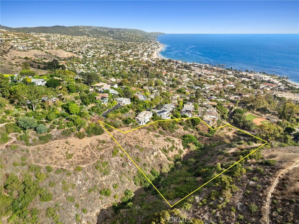 Photo of 455 Bonvue Terrace, Laguna Beach, CA 92651 (MLS # LG25194171)