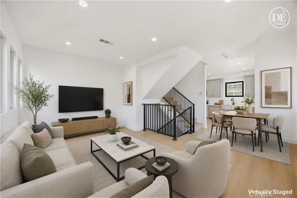 10158 Regent Street
