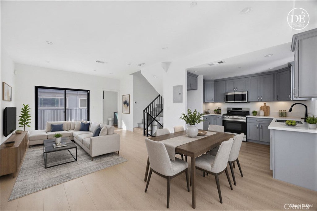 10158 Regent Street