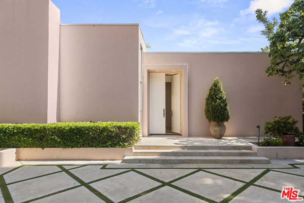 Rare Lease in ultra-prime Bird Streets location on the exclusive "front row". Set back and above the street up a long driveway.This 1960's Architectural is reminiscent of the cherished Hal Levitt and Offenhauser design era. Extra high ceilings, incredible walls for art, inlaid parquet floors, 3 fireplaces, U shape design wrapping around the sun-drenched pool and large covered loggia/outdoor living room area. 2 oversized primary suite options on opposite sides along with a guest bedroom and detached separate staff/office room. Available now.Long term tenants preferred. 2-3 bedrooms in main house.