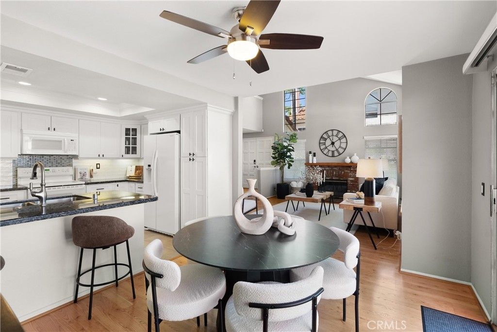 listing image 130723464710861220156