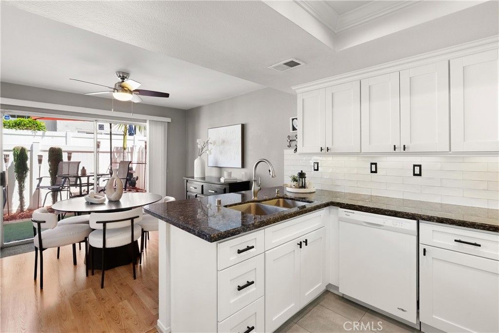 listing image 130723834099529069334