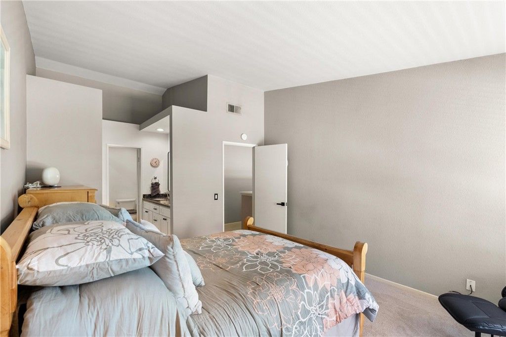 listing image 130725900192596552236
