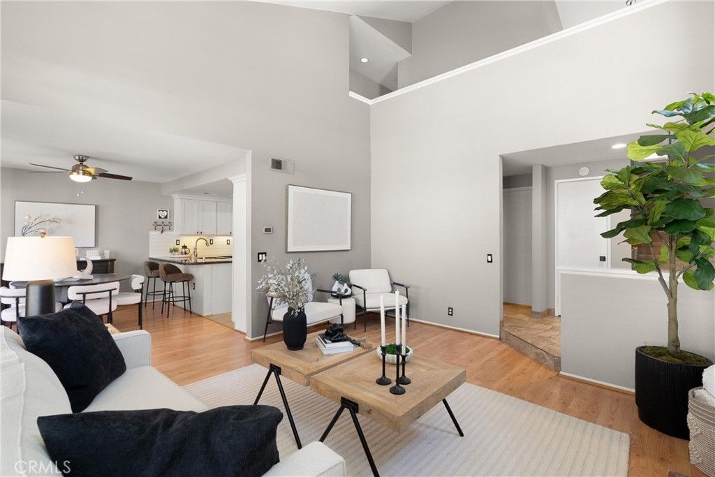 listing image 130729716145745133372