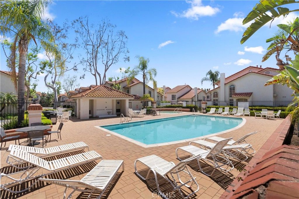 listing image 130720527512966092591