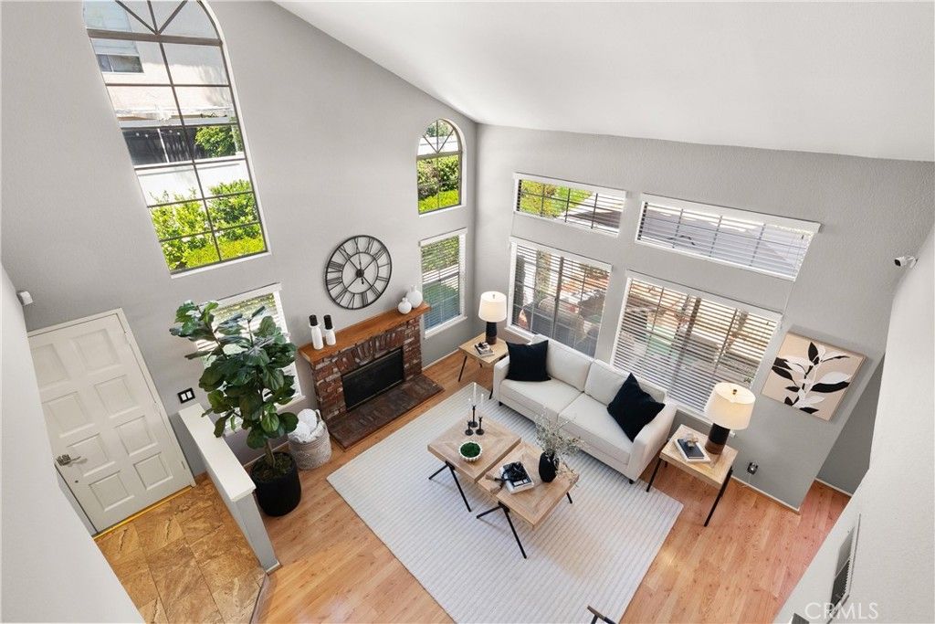 listing image 130725487005292285862