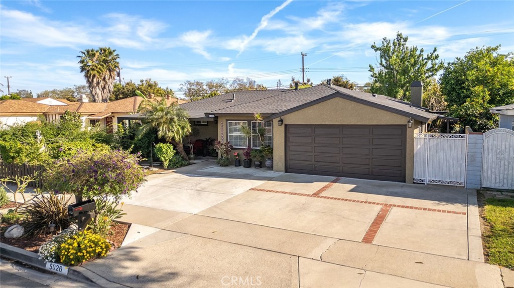 5026 W Roberts