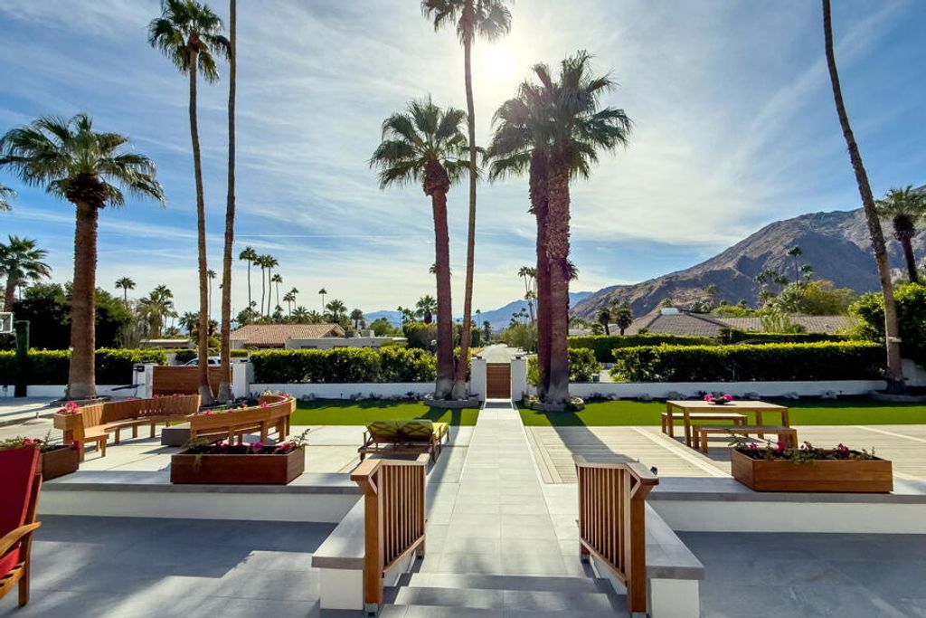 Photo of 322 Camino Norte, Palm Springs, CA 92262 (MLS # 219136324PS)