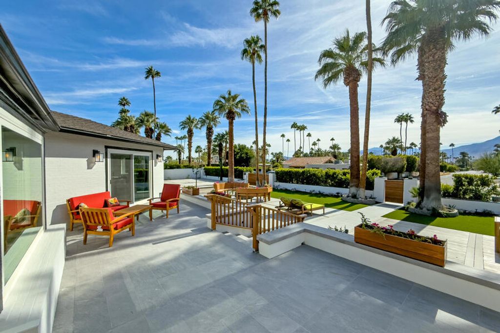 Photo of 322 Camino Norte, Palm Springs, CA 92262 (MLS # 219136324PS)
