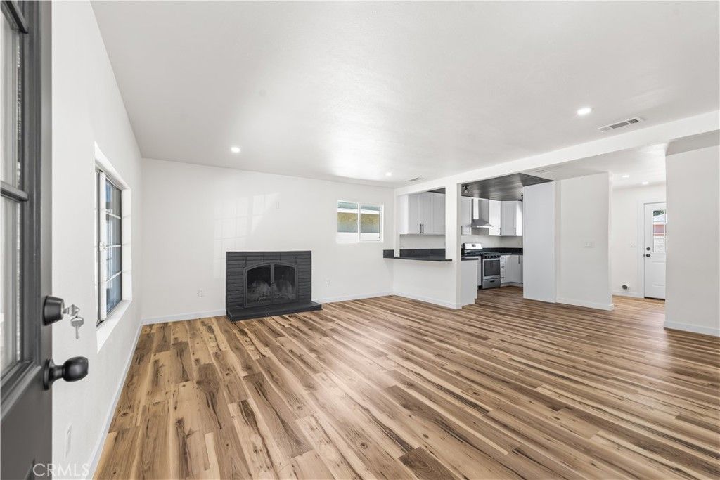 Photo of 44054 W Fern Avenue, Lancaster, CA 93534 (MLS # SR25246101)