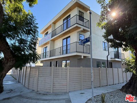 Photo of 11528 Emelita Street, North Hollywood, CA 91601 (MLS # 26648519)