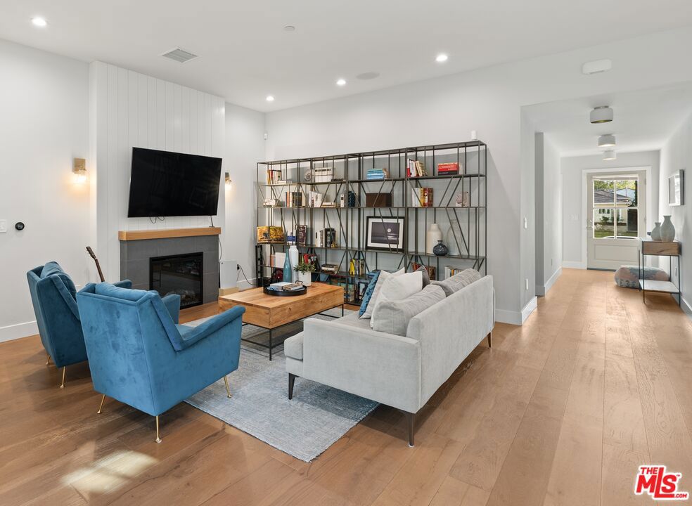 5501 W 76th Street