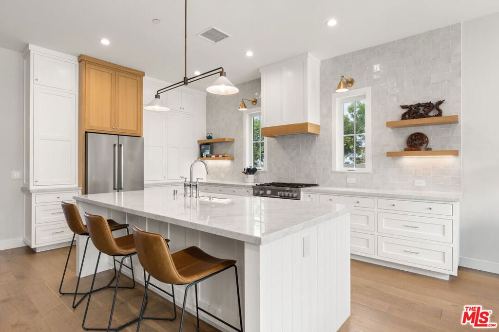 5501 W 76th Street