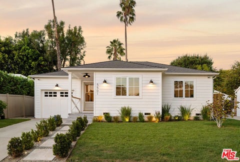 Photo of 5501 W 76th Street, Los Angeles, CA 90045 (MLS # 26993833)