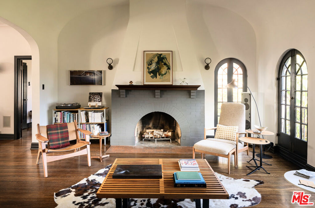 2073 N Catalina Street