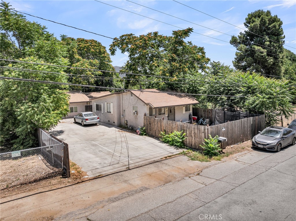 Properties 2 770 Allegheny Avenue