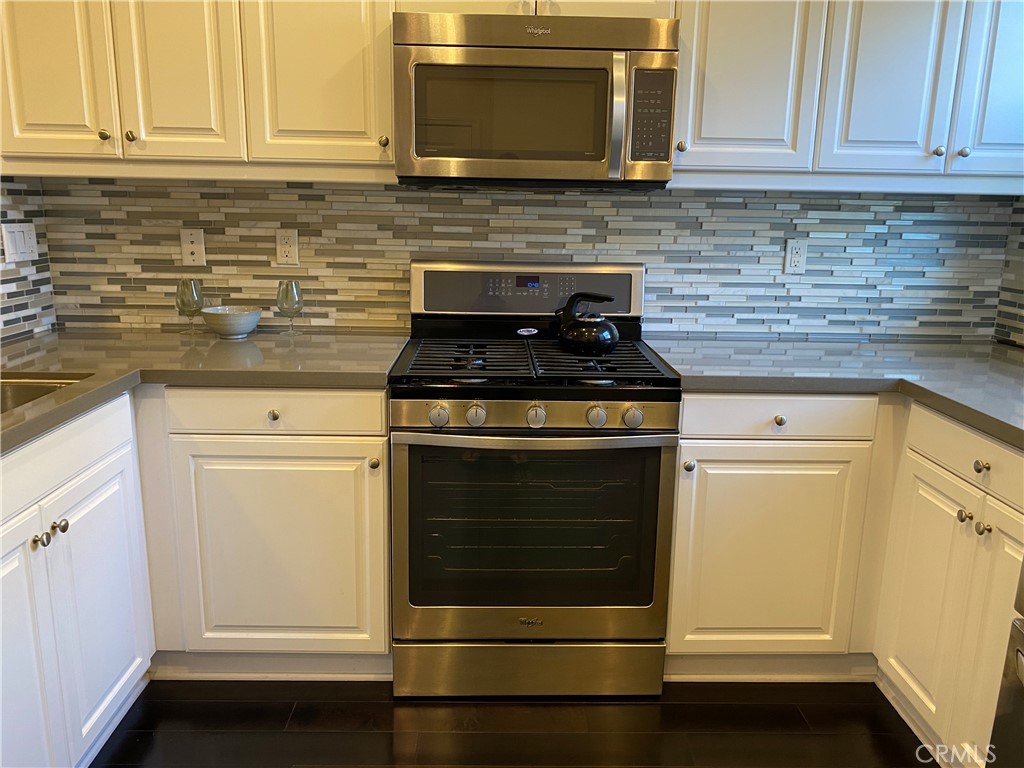 5439 Strand 103
