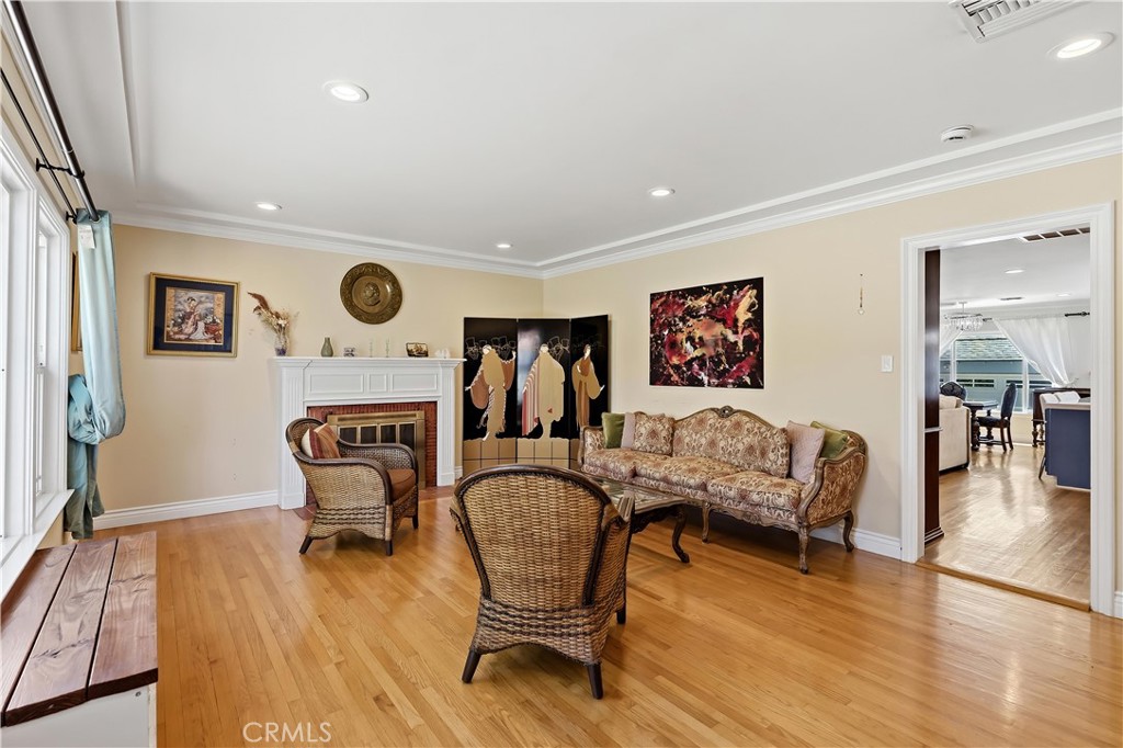 8384 Doris Ave.