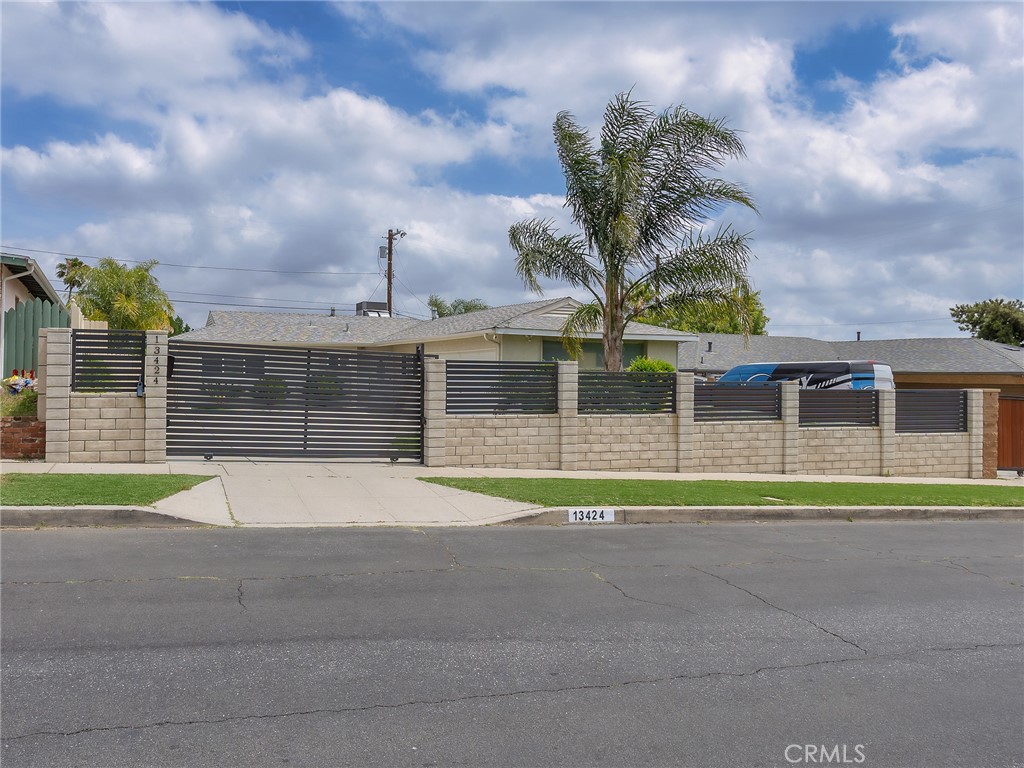 13424 Dyer Street