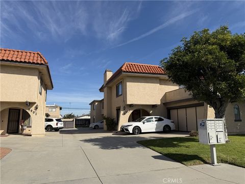 Photo of 7911 Glencoe Dr Dr #4, Huntington Beach, CA 92647 (MLS # OC26091539)