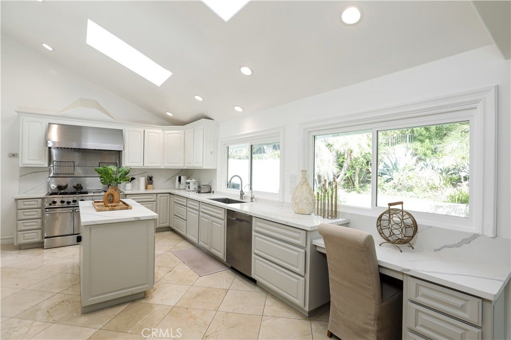 31 Silver Crescent, Irvine CA 92603 - Photo 6