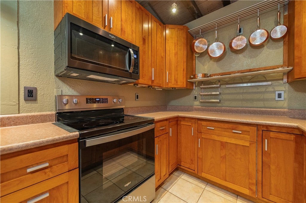 1000 W Macarthur Boulevard 13