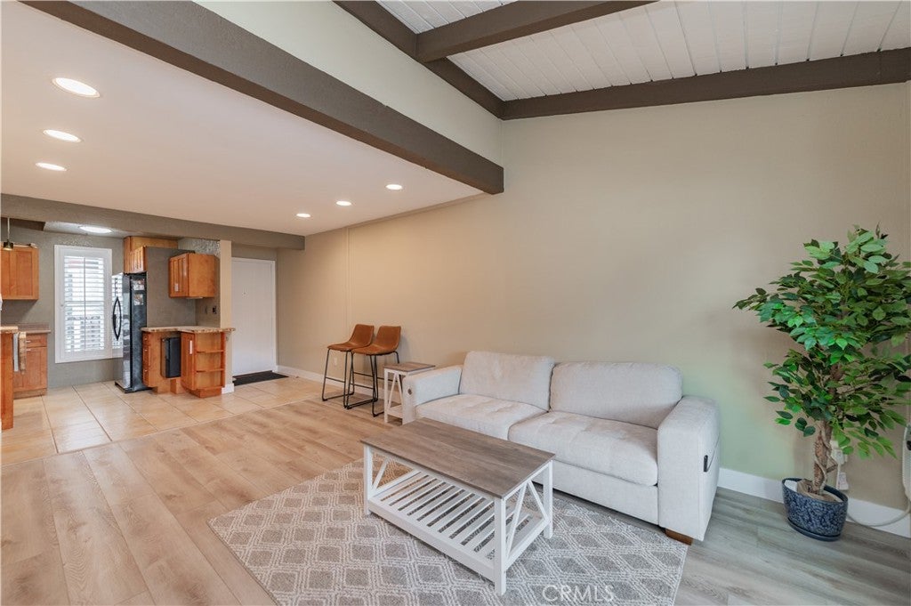 1000 W Macarthur Boulevard 13