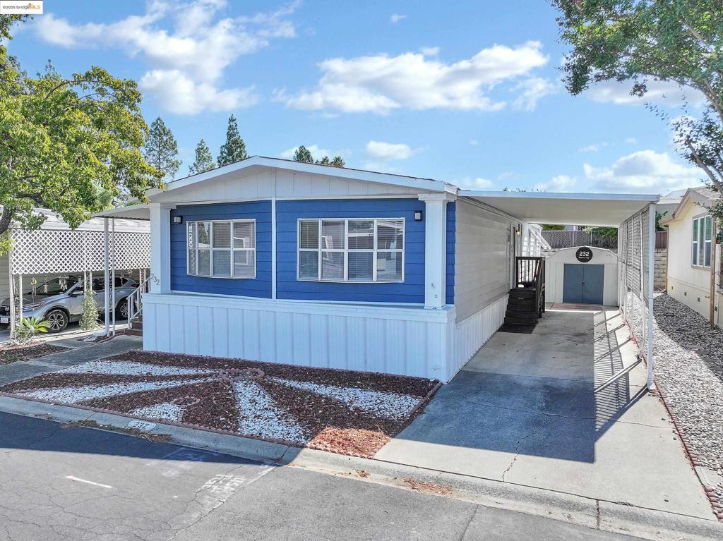 232 Queens Way