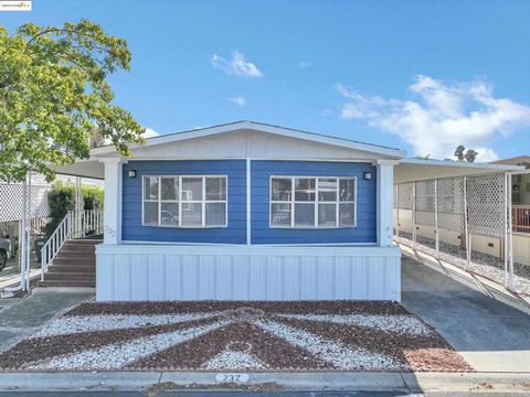 Photo of 232 Queens Way Way, Pittsburg, CA 94565 (MLS # 41114666)
