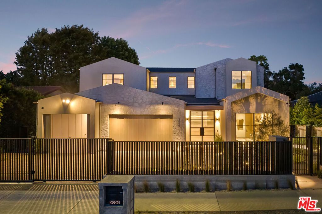 Photo of 5056 Louise Avenue, Encino, CA 91316 (MLS # 25581657)
