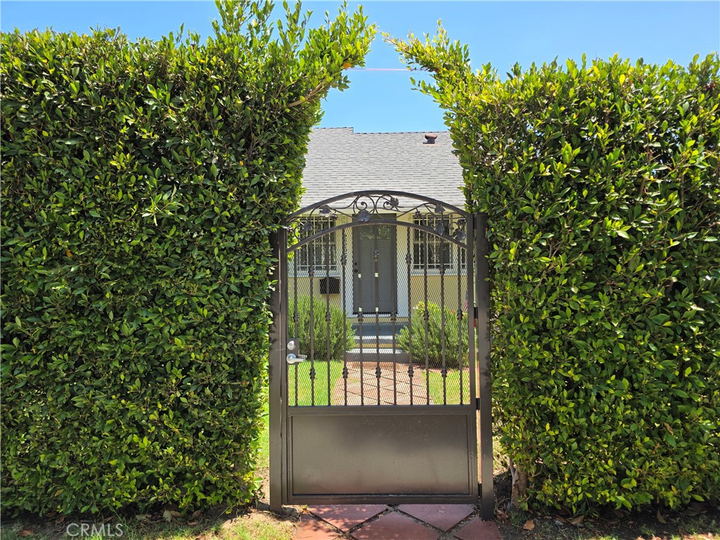 Properties 1 2536 Westwood Boulevard