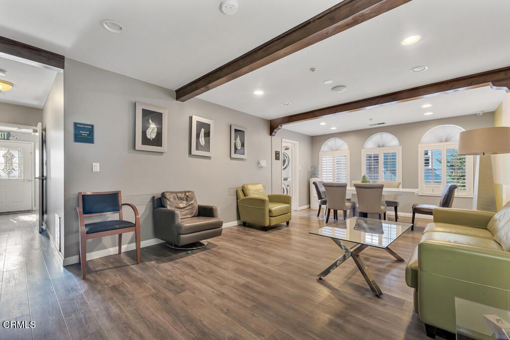 Photo of 15743 Covello Street, Lake Balboa, CA 91406 (MLS # P1-24850)