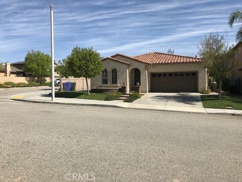 Photo of 19721 Castille Ln, Saugus, CA 91350 (MLS # SR25244141) Photo of 19721 Castille Ln, Saugus, CA 91350 (MLS # SR25244141)