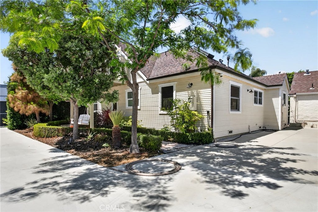Photo of 17066 Palmdale LN, Huntington Beach, CA 92647 (MLS # OC26102628)