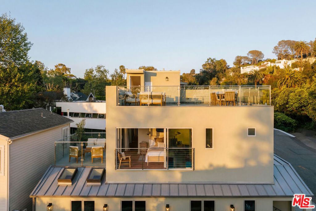 Photo of 257 Entrada Drive, Santa Monica, CA 90402 (MLS # 26745967)