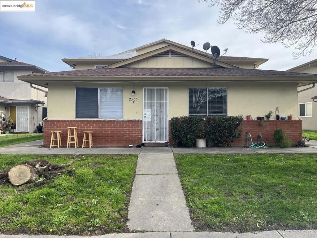 Discover affordable living in Antioch with this charming 2BR/1BA condo in a friendly 4-unit building. Offering 822 sq ft of cozy living space, this home features access to a community pool and boasts a prime location near shopping, downtown, the marina, and major freeways, with convenient BART access for easy commuting. Suitable for first-time buyers or value-focused investors, this property is one of the most economically priced in Antioch. Embrace the chance to personalize your space in a condo that combines comfort, convenience, and value in one package