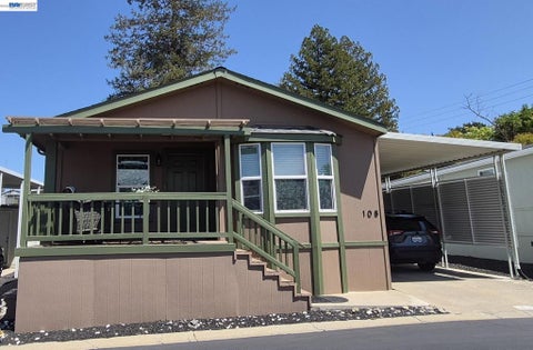 Photo of 3263 Vineyard Ave. Ave, Pleasanton, CA 94566 (MLS # 41151175)