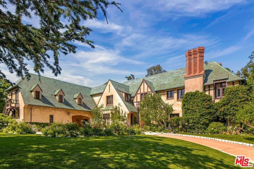 Photo of 570 S Mapleton Drive, Los Angeles, CA 90024 (MLS # 25556491)